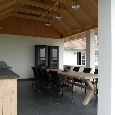 Holiday House Roka Iskola Swimming Pool & Sauna - Vosproperties * Nagykoros