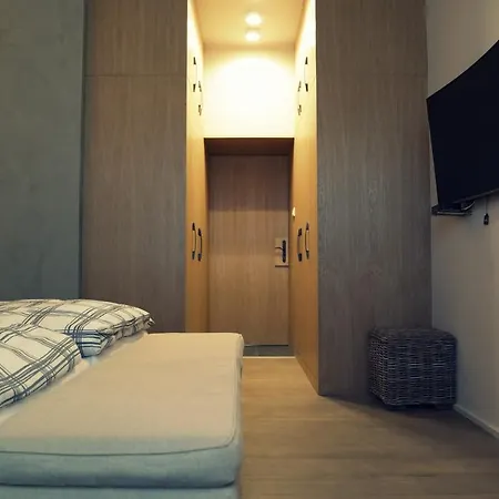 Holiday House Roka Iskola Swimming Pool & Sauna - Vosproperties Holiday home